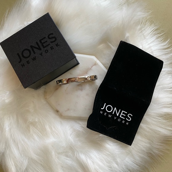 EUC jones New York ladies metal silver/crystal bracelet bangle clasp 5 stones - Picture 2 of 5